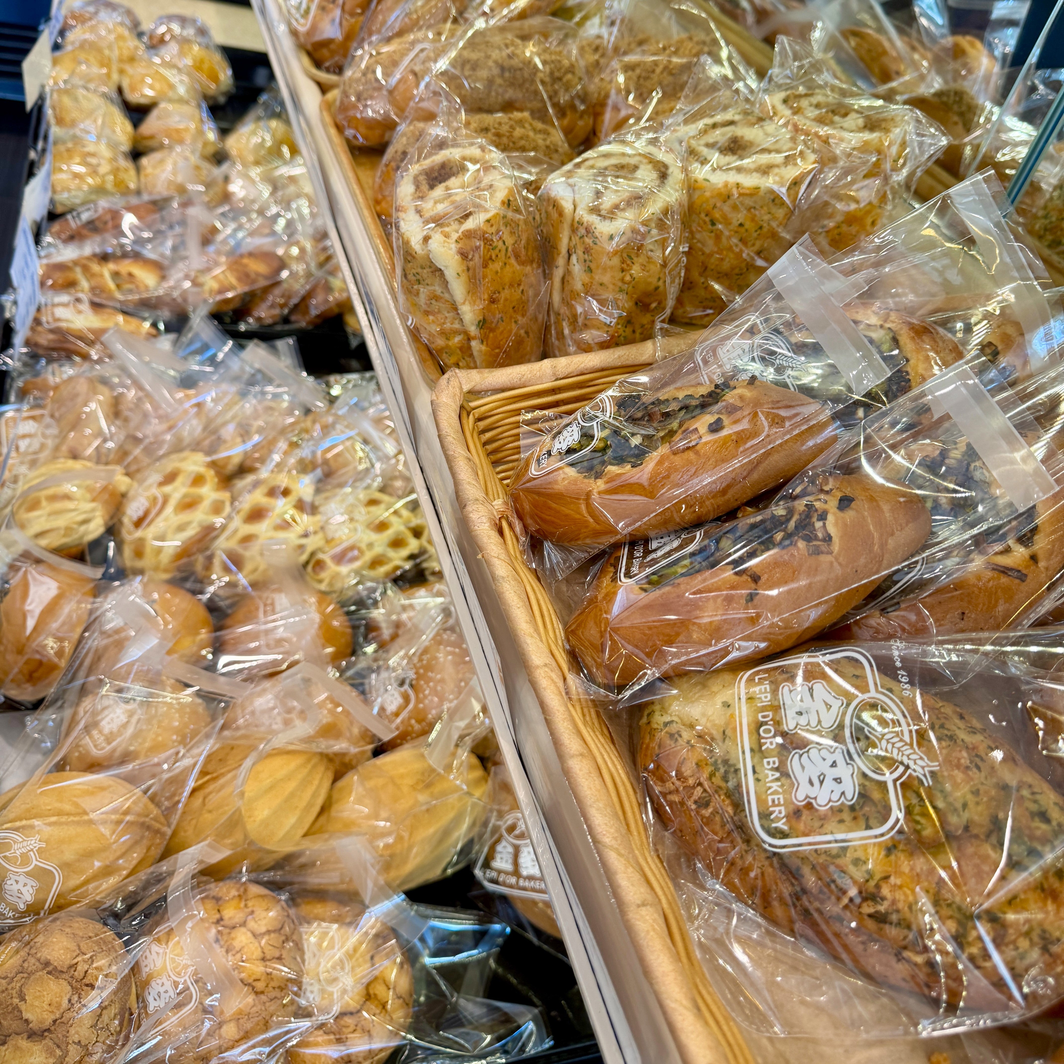 金麥 | 週六麵包滿$15送咖啡+週二滷肉飯9折